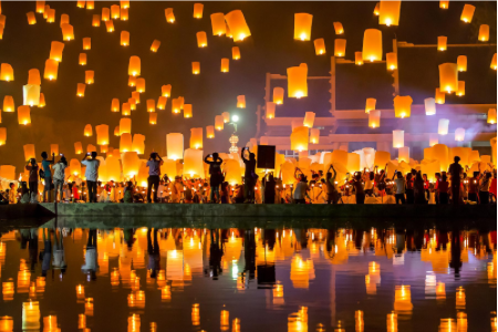 The lanterns lit above the water celebrate Loy Krathong (Photo: Tourism Authority of Thailand).